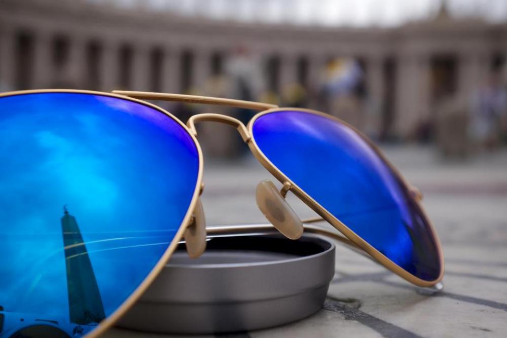 sunglasses blue reflection objects sunglasses blue reflection objects
