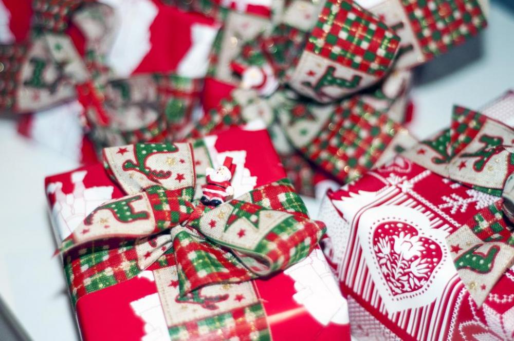 gifts presents wrapping bows christmas gifts presents wrapping bows christmas