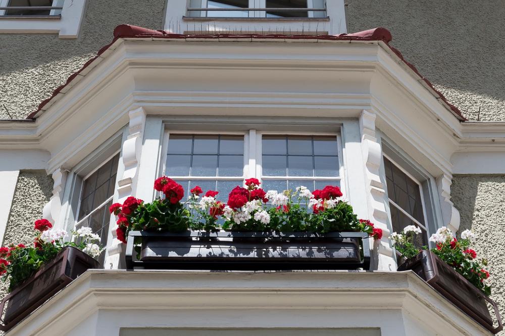 House Bay Window Floral Decorations Architecture House Bay Window Floral Decorations Architecture
