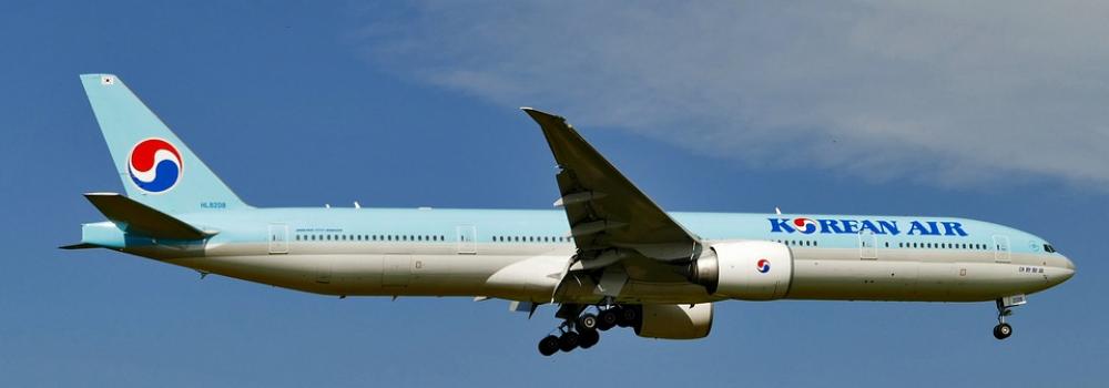 Landing Boeing 777-35Ber Zurich Balls Chassis Sun Landing Boeing 777-35Ber Zurich Balls Chassis Sun