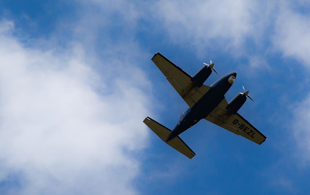 Piper Pa-31 Navajo Plane Silhouette Flying Plane Piper Pa-31 Navajo Plane Silhouette Flying Plane