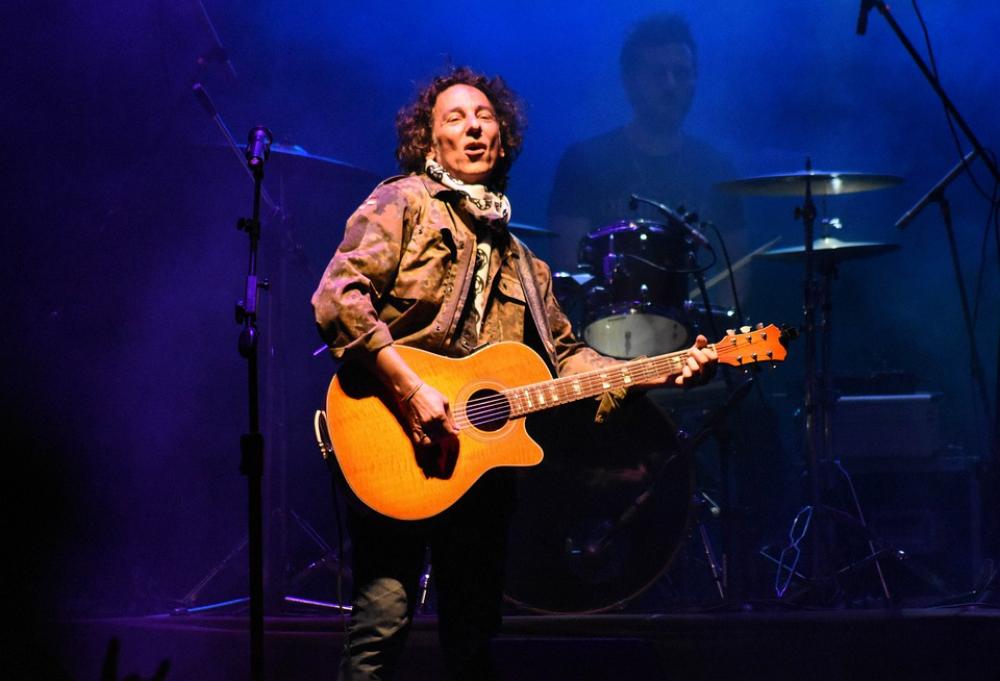 Calamaro Singer Show Guitar Calamaro Singer Show Guitar