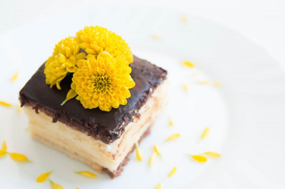 Cake & Flowers Cake & Flowers