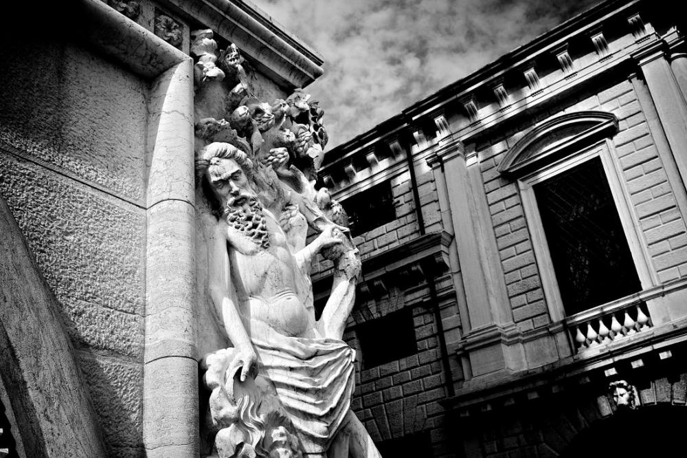 Dramatic Statue in Venice Dramatic Statue in Venice