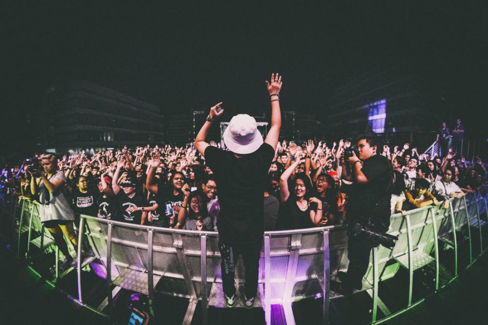 Music Crowd Music Crowd