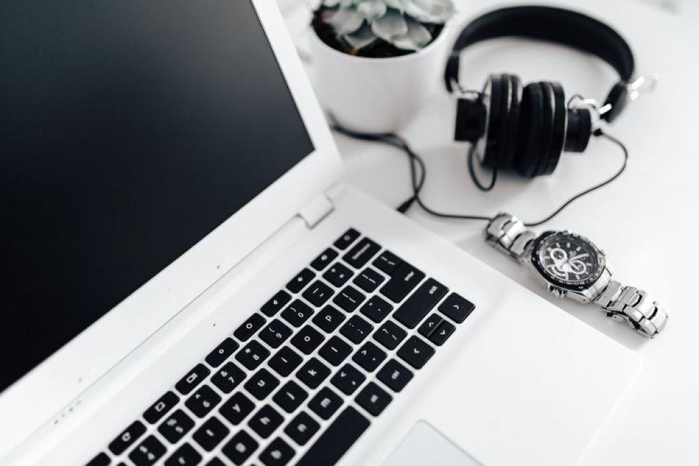 Men's Minimalist Workspace Men's Minimalist Workspace