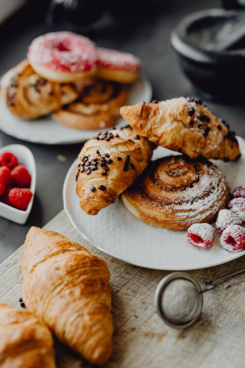 Croissants, puff pastry, powdered sugar and raspberries Croissants, puff pastry, powdered sugar and raspberries