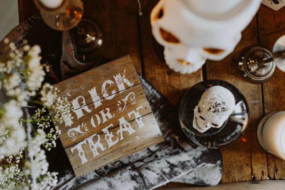 Halloween Decorations & Candles Halloween Decorations & Candles