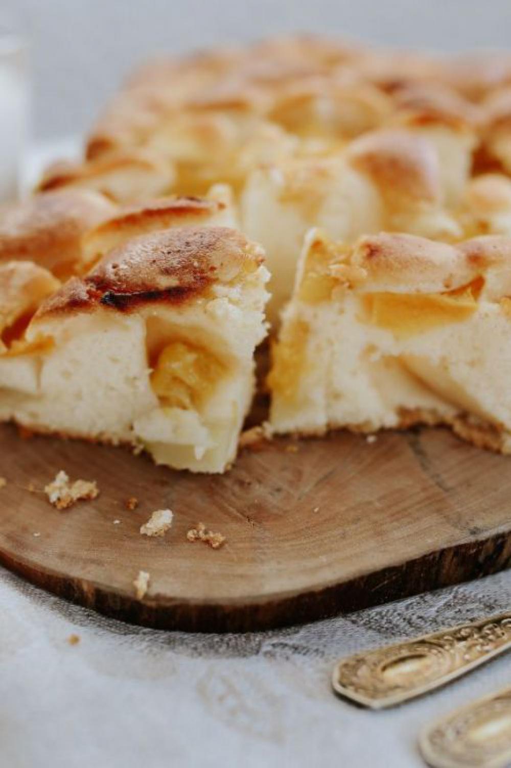 Delicious sponge cake with fruit with milk Delicious sponge cake with fruit with milk