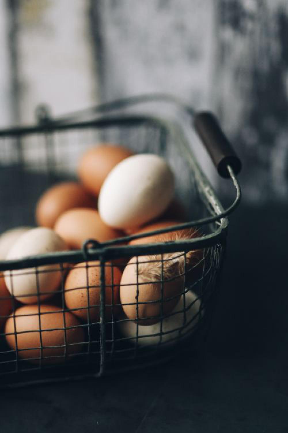 Metal wire basket with eggs Metal wire basket with eggs