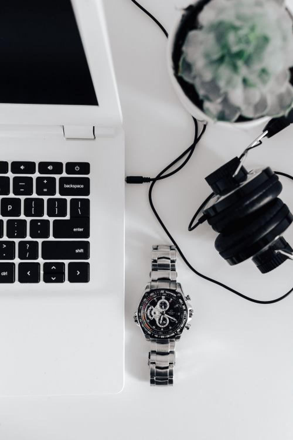 Men's Minimalist Workspace Men's Minimalist Workspace