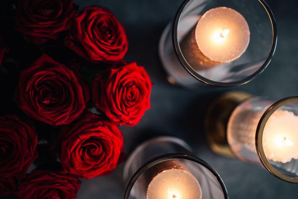 Gold Lanterns with Red Roses Gold Lanterns with Red Roses