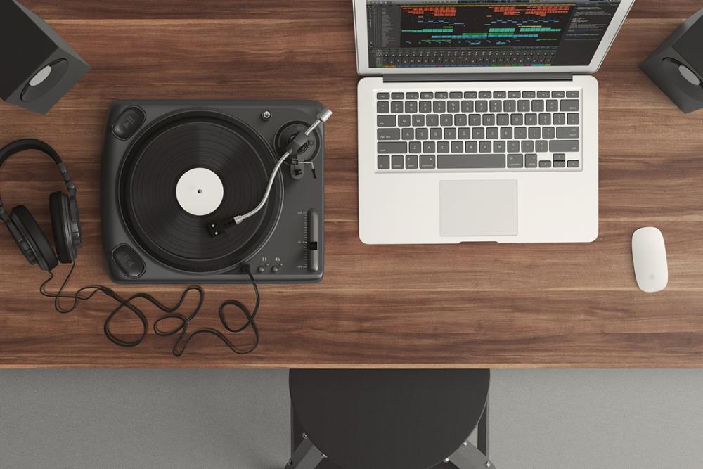 Laptop Mix Vinyl Player Free Photo Laptop Mix Vinyl Player Free Photo