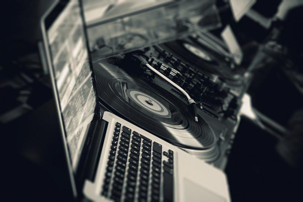 Black Vinyl Turntable White Laptop Free Photo Black Vinyl Turntable White Laptop Free Photo