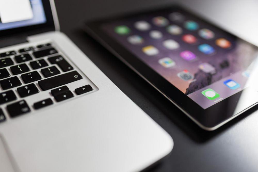MacBook and iPad Free Photo MacBook and iPad Free Photo