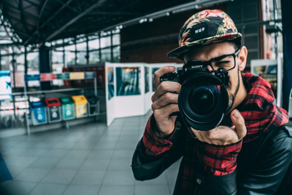 Photographer Sony DSLR Camera Free Photo Photographer Sony DSLR Camera Free Photo