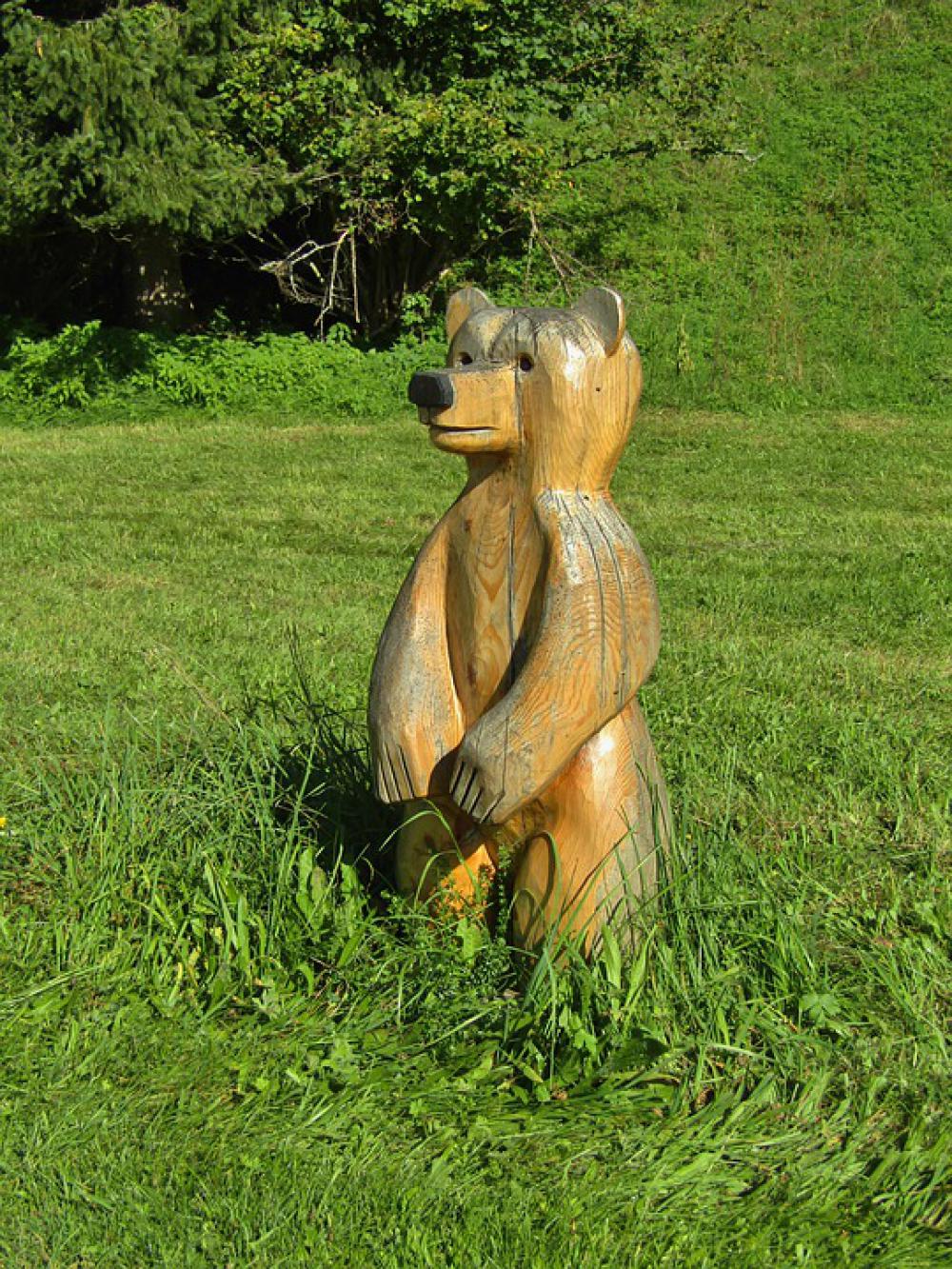 Bear Wood Figure Statue Meadow Rush Green Bear Wood Figure Statue Meadow Rush Green