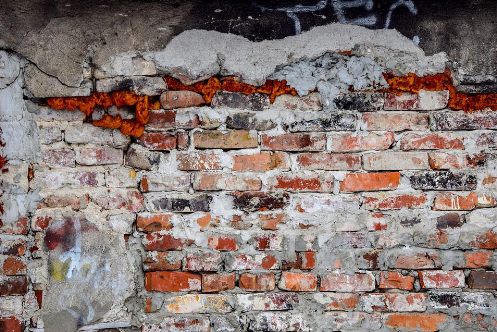 Brick Lake Dusia The Cement The Walls Of The Brick Lake Dusia The Cement The Walls Of The