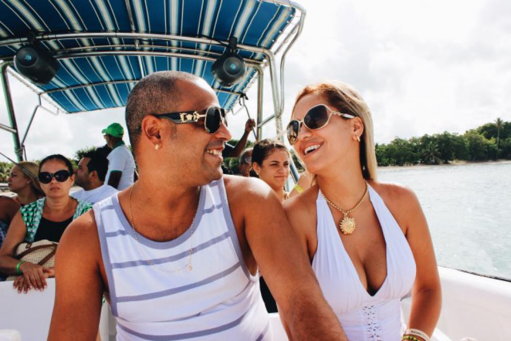 Love is in the air Love is in the air
