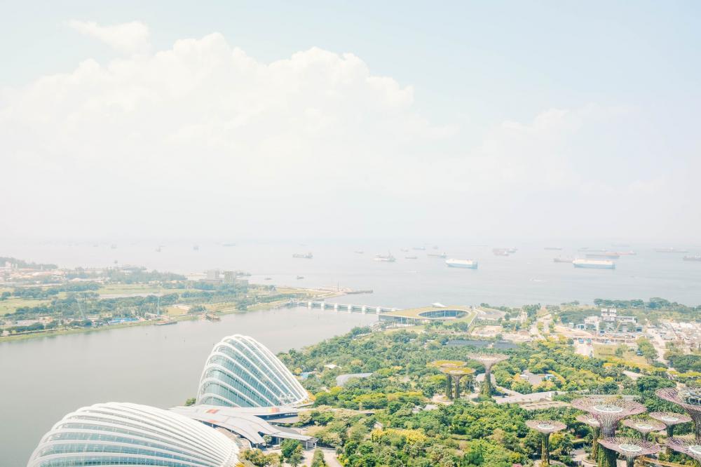 A Hazy Skyline Ocean View Of Singapore Photo A Hazy Skyline Ocean View Of Singapore Photo
