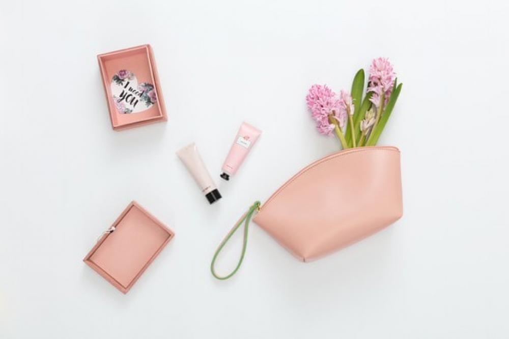 Set Of Women Accessories In Pink Colour Set Of Women Accessories In Pink Colour