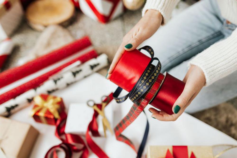 Gift Wrapping Gift Wrapping