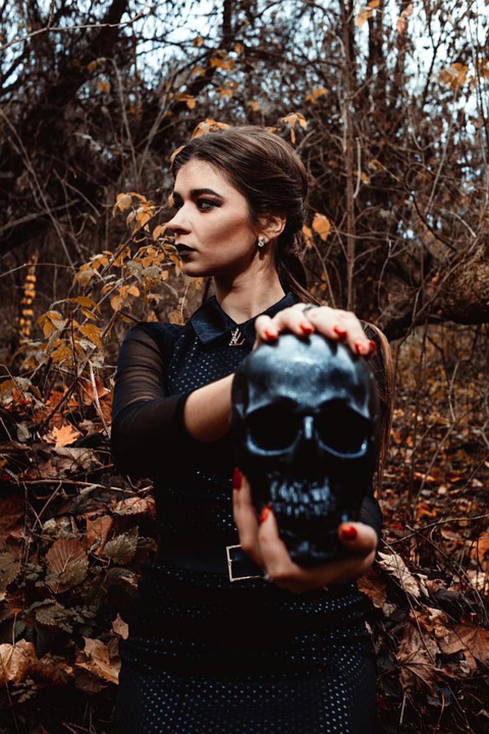 Fantasy Mysterious Mystic Gloomy Preparation Woman Fantasy Mysterious Mystic Gloomy Preparation Woman