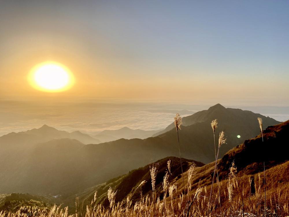 Sunrise Sun Sea Of Clouds Mountaintop Sunrise Sun Sea Of Clouds Mountaintop