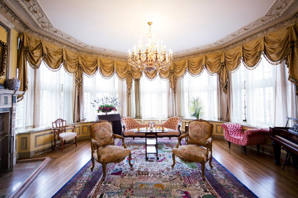 Extravagant Curved Sitting Room Photo Extravagant Curved Sitting Room Photo