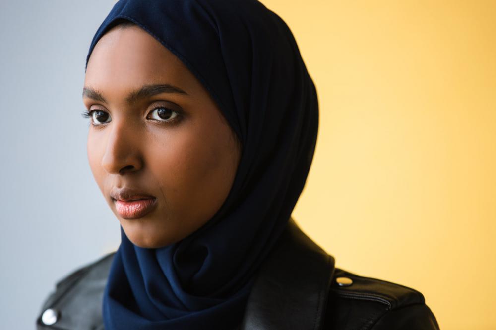 Woman Wearing Headscarf Photo Woman Wearing Headscarf Photo