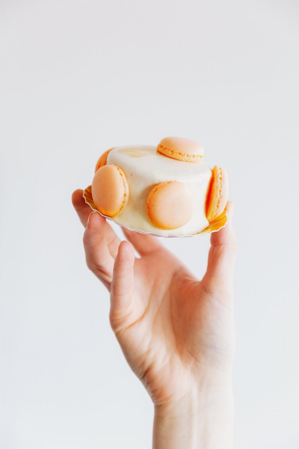Hand Holding Small Cake Photo Hand Holding Small Cake Photo