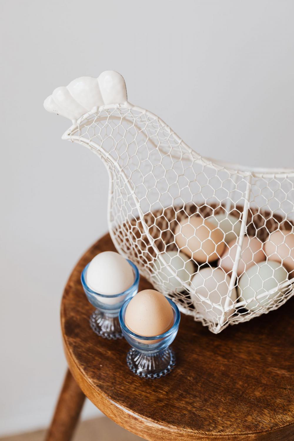 Hen - shaped egg basket Hen - shaped egg basket