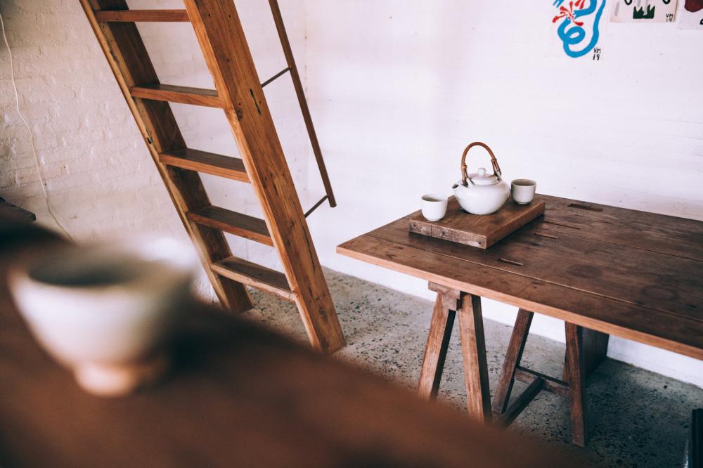 A White Tea Set On A Wooden Table Photo A White Tea Set On A Wooden Table Photo