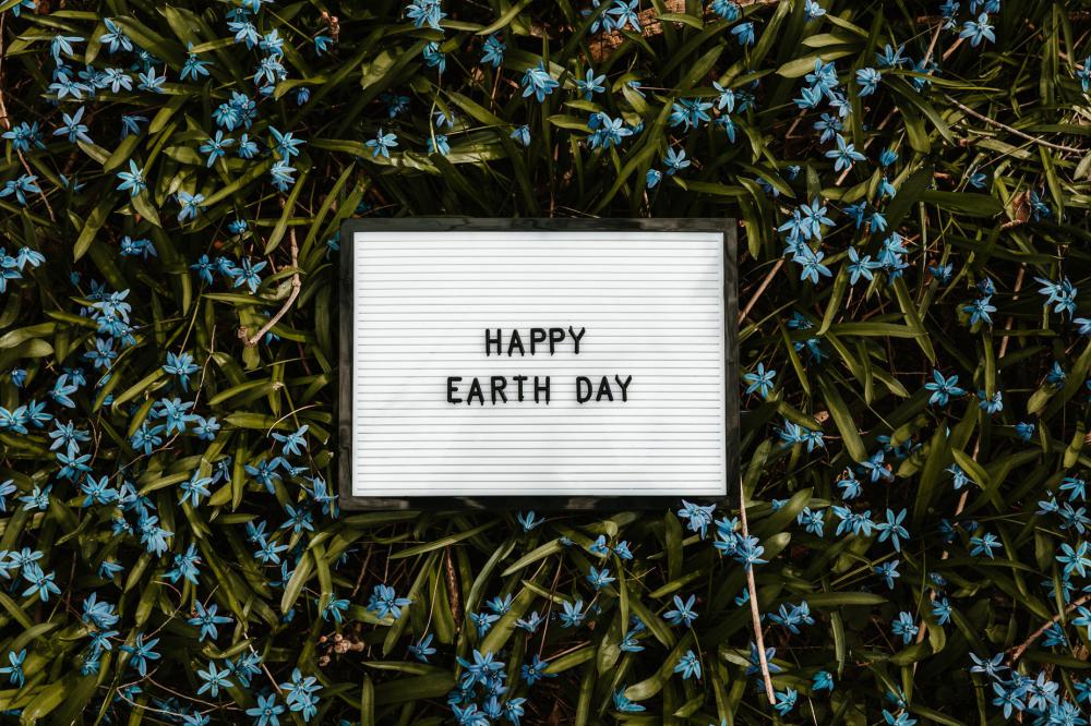 Overhead Of A Sign That Reads Happy Earth Day Photo Overhead Of A Sign That Reads Happy Earth Day Photo