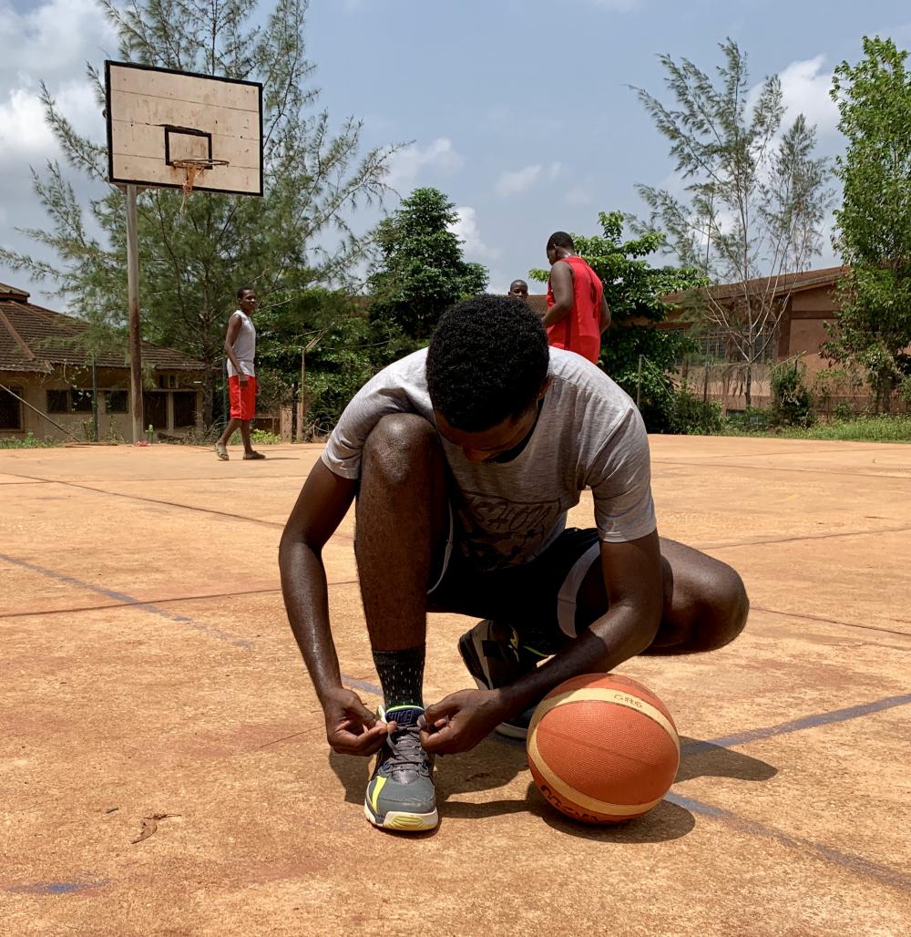 people, man, sport, player, game, play, basketball, posture, gestual, shoelaces people, man, sport, player, game, play, basketball, posture, gestual, shoelaces
