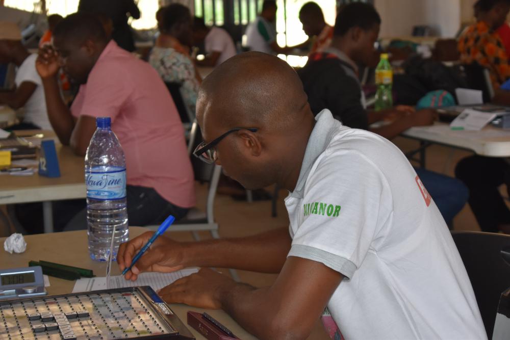board games, scrabble, play, leisure, hobby, competition, tournament, fun, people, man, focus, player, writing board games, scrabble, play, leisure, hobby, competition, tournament, fun, people, man, focus, player, writing