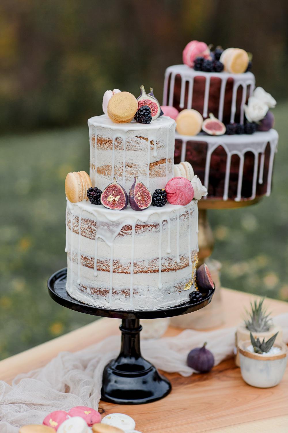 White Cake On A Black Cake Stand Photo White Cake On A Black Cake Stand Photo