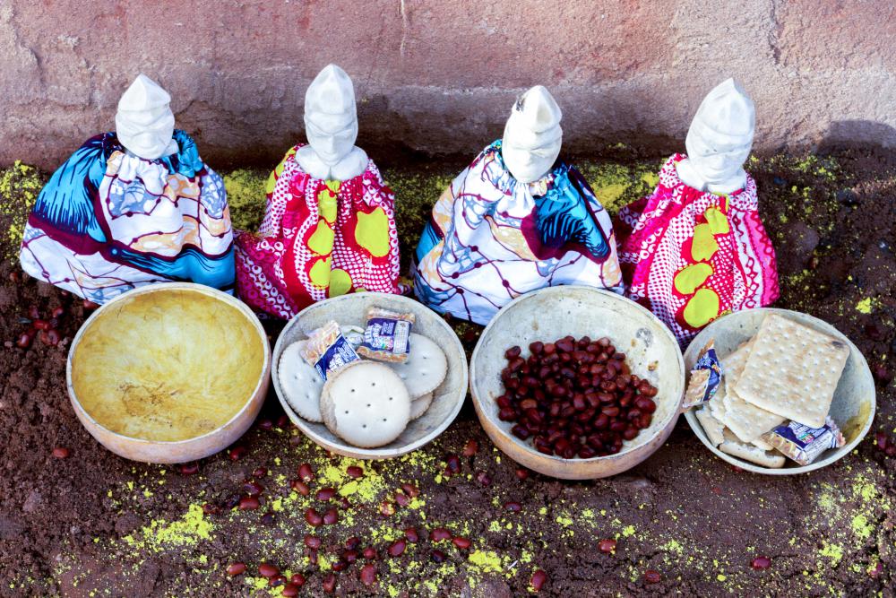 vaudoo, vaudou, vodoun, voodoo, twins, hoovi, beans, biscuits, palm oil, calebasse, dolls, candies, religion, local faith, ritual vaudoo, vaudou, vodoun, voodoo, twins, hoovi, beans, biscuits, palm oil, calebasse, dolls, candies, religion, local faith, ritual