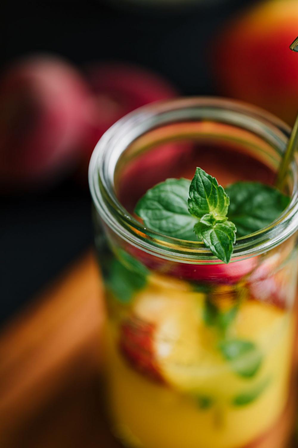 Fresh summer cocktail - orange - peach - mint Fresh summer cocktail - orange - peach - mint