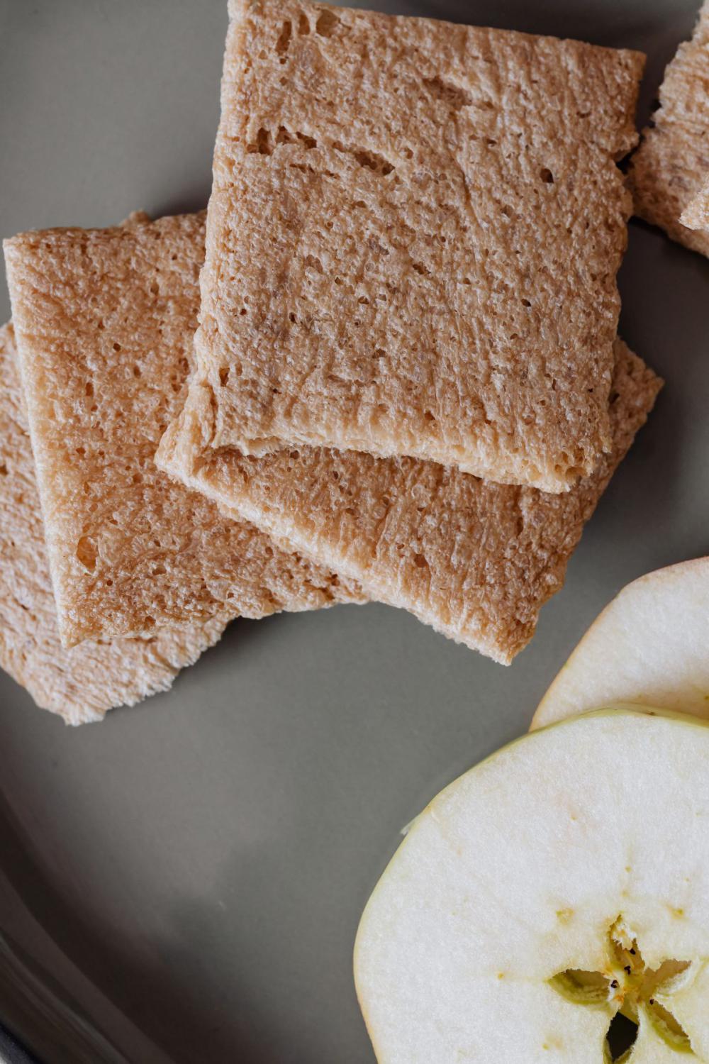 Healthy snacks - crispbread - apple - olives Healthy snacks - crispbread - apple - olives
