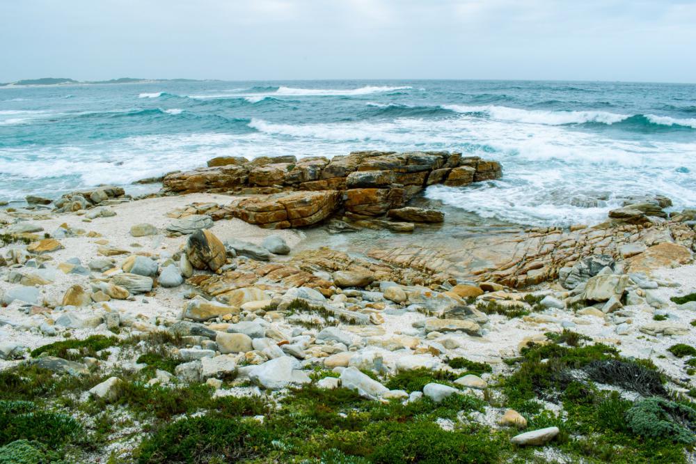 Deep Blue Waves Crashing Against Rocks Photo Deep Blue Waves Crashing Against Rocks Photo