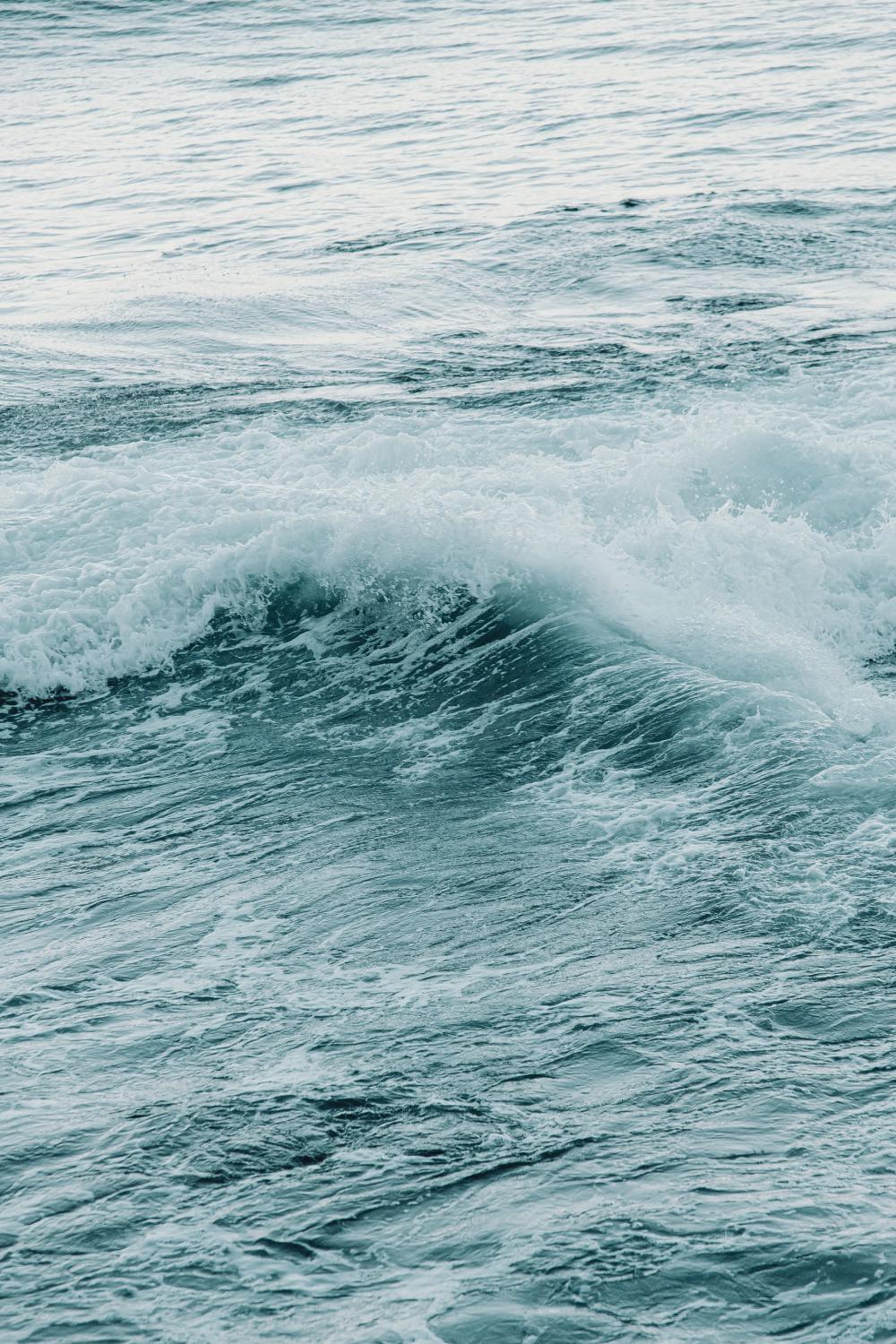 Blue And White Waves Crashing Photo Blue And White Waves Crashing Photo