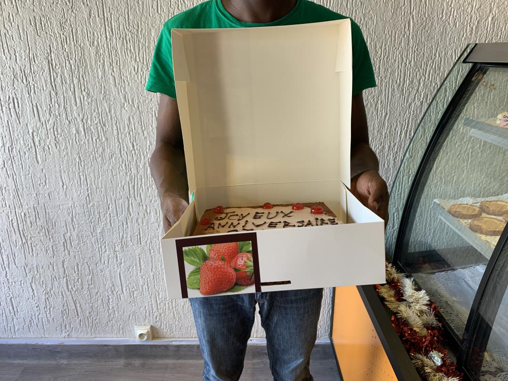 food, pastry, candy, supermarket, restaurant, birthday cake, celebration, cream, chocolate, vanilla, posture, sale, trade, delivery man, courier food, pastry, candy, supermarket, restaurant, birthday cake, celebration, cream, chocolate, vanilla, posture, sale, trade, delivery man, courier