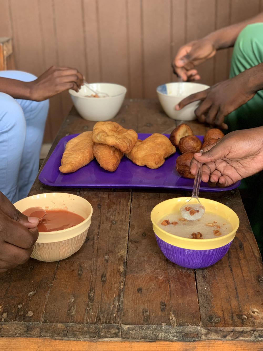 food, people, group, friends, family, hot drinks, cups, bowls, donuts, doughnuts, pâté, doko, breakfast, restaurant, snack, nutrition, diet food, people, group, friends, family, hot drinks, cups, bowls, donuts, doughnuts, pâté, doko, breakfast, restaurant, snack, nutrition, diet