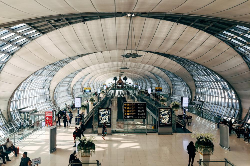 Busy Airport Terminal Corridor Photo Busy Airport Terminal Corridor Photo