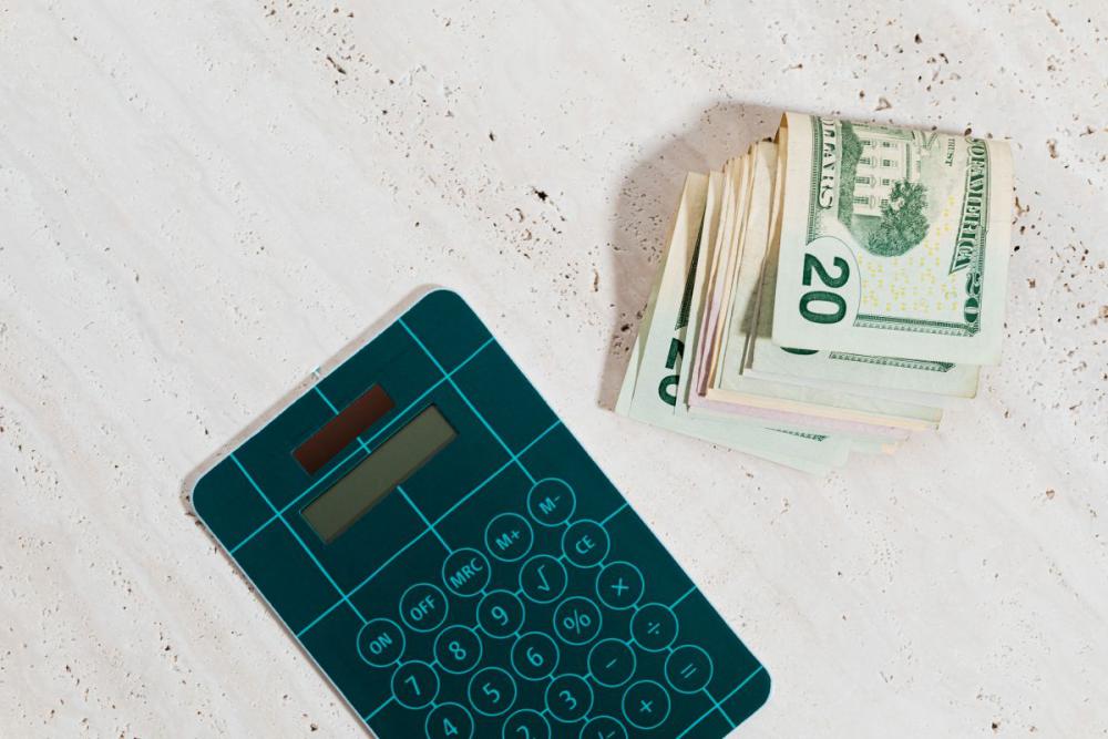 Calculator with US dollars Calculator with US dollars