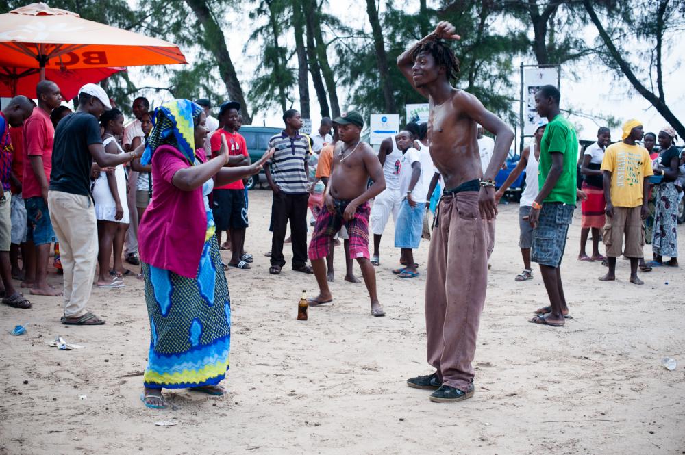 people, woman, men, dance, party, celebration, dance, fun, choreography, gestural, entertainment, smile, joy, enjoyment people, woman, men, dance, party, celebration, dance, fun, choreography, gestural, entertainment, smile, joy, enjoyment