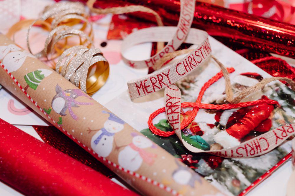 Christmas bags, wrapping paper and ribbons 4 Christmas bags, wrapping paper and ribbons 4