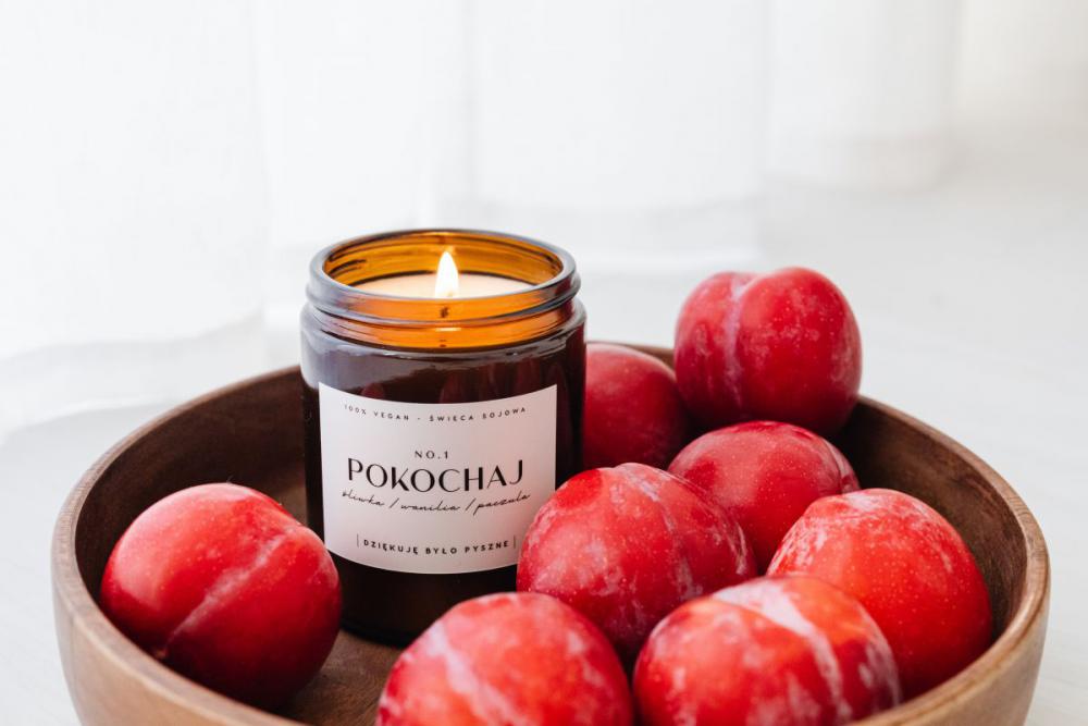Candle in a jar - plums - furniture Candle in a jar - plums - furniture
