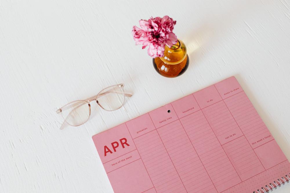 Pink calendar with planner - desk - laptop Pink calendar with planner - desk - laptop